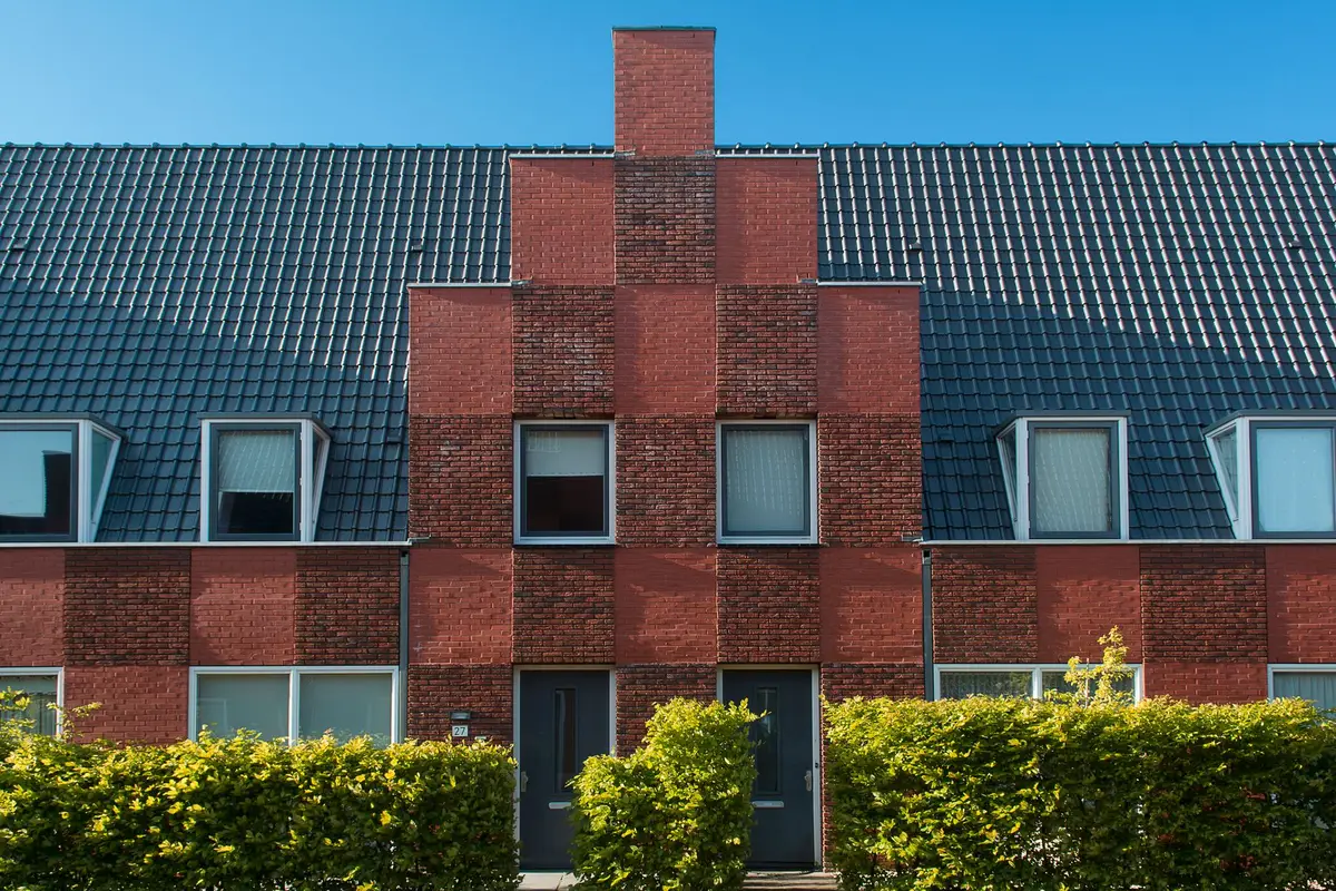 Brick townhome, quiet block, exterior